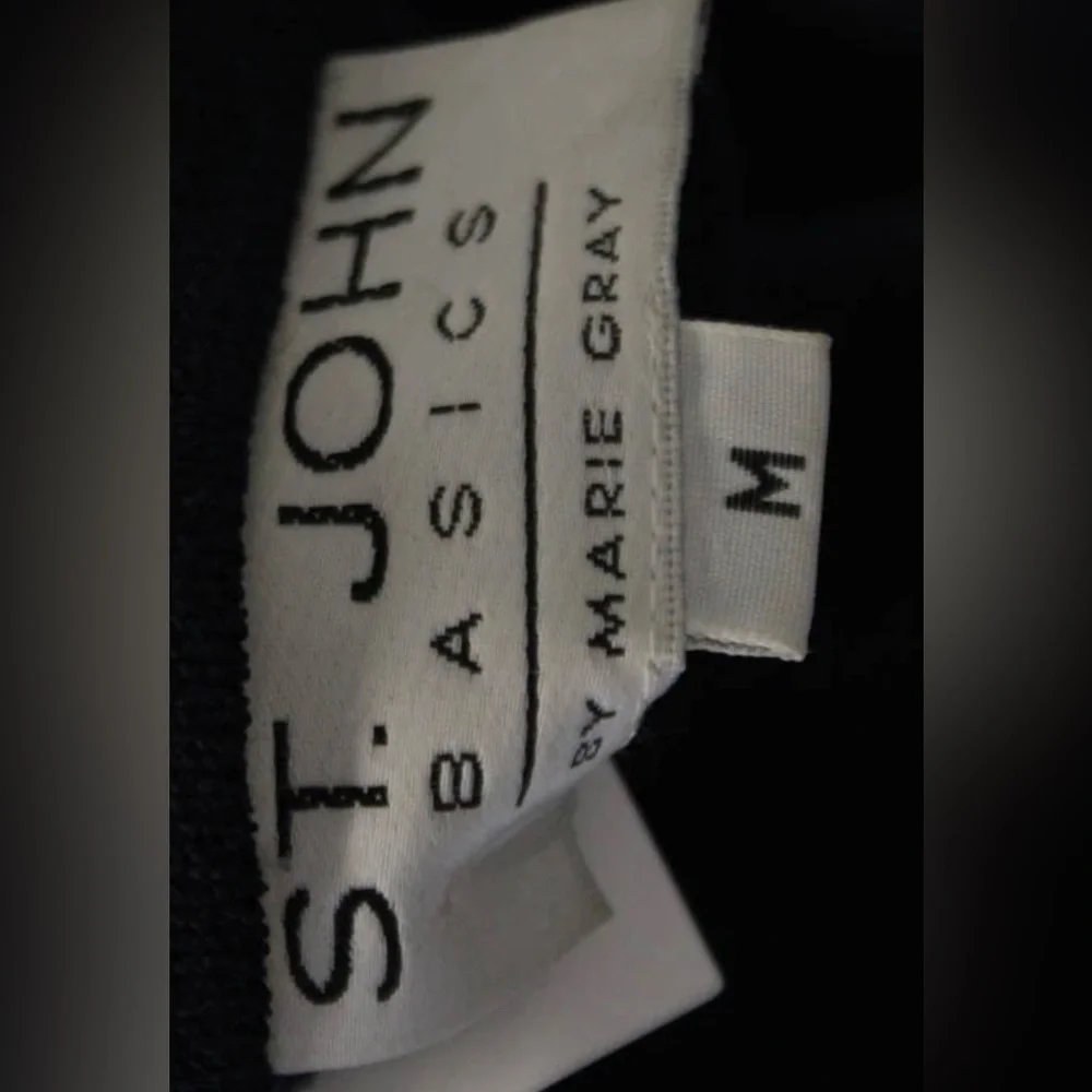 St. John Navy Mock Neck Back Button Knit Short Sleeve Top - Sz M EUC